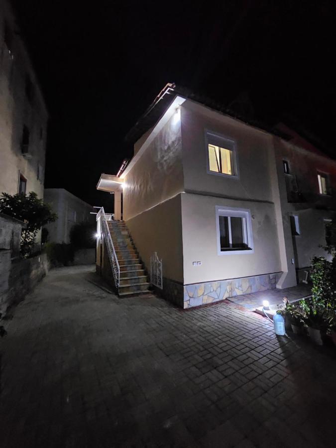 Aliaj Guest House Берат Экстерьер фото