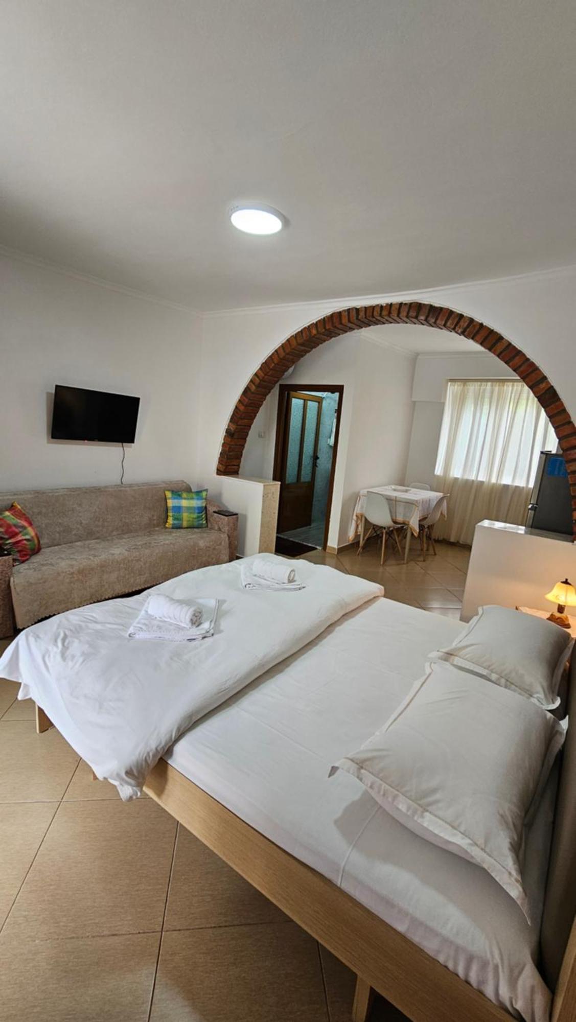 Aliaj Guest House Берат Экстерьер фото